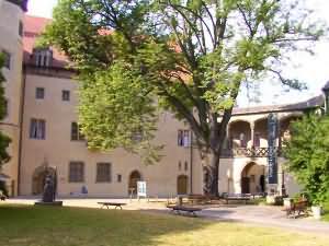 Im Hof des Lutherhauses